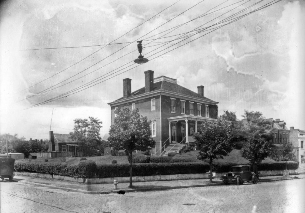 (Google Arts & Culture) — Archibald Freeland House, between 1910 - 1930 — Cook Photograph Collection, The Valentine