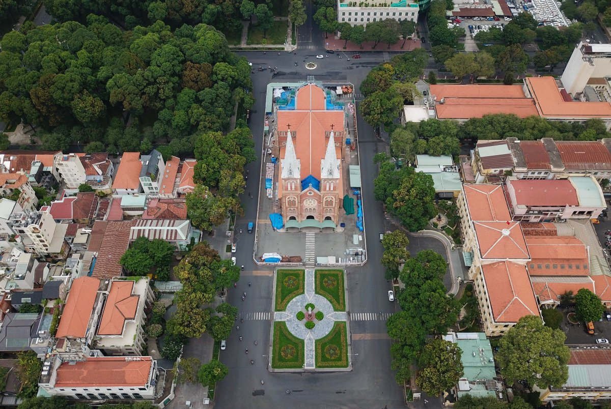 HCMC emblems featured in VnExpress Marathon night run