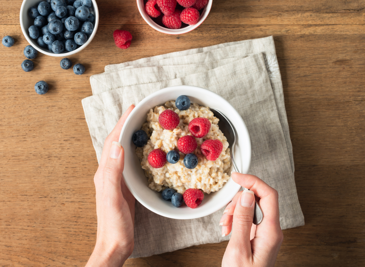 oatmeal with raspberries and blueberries